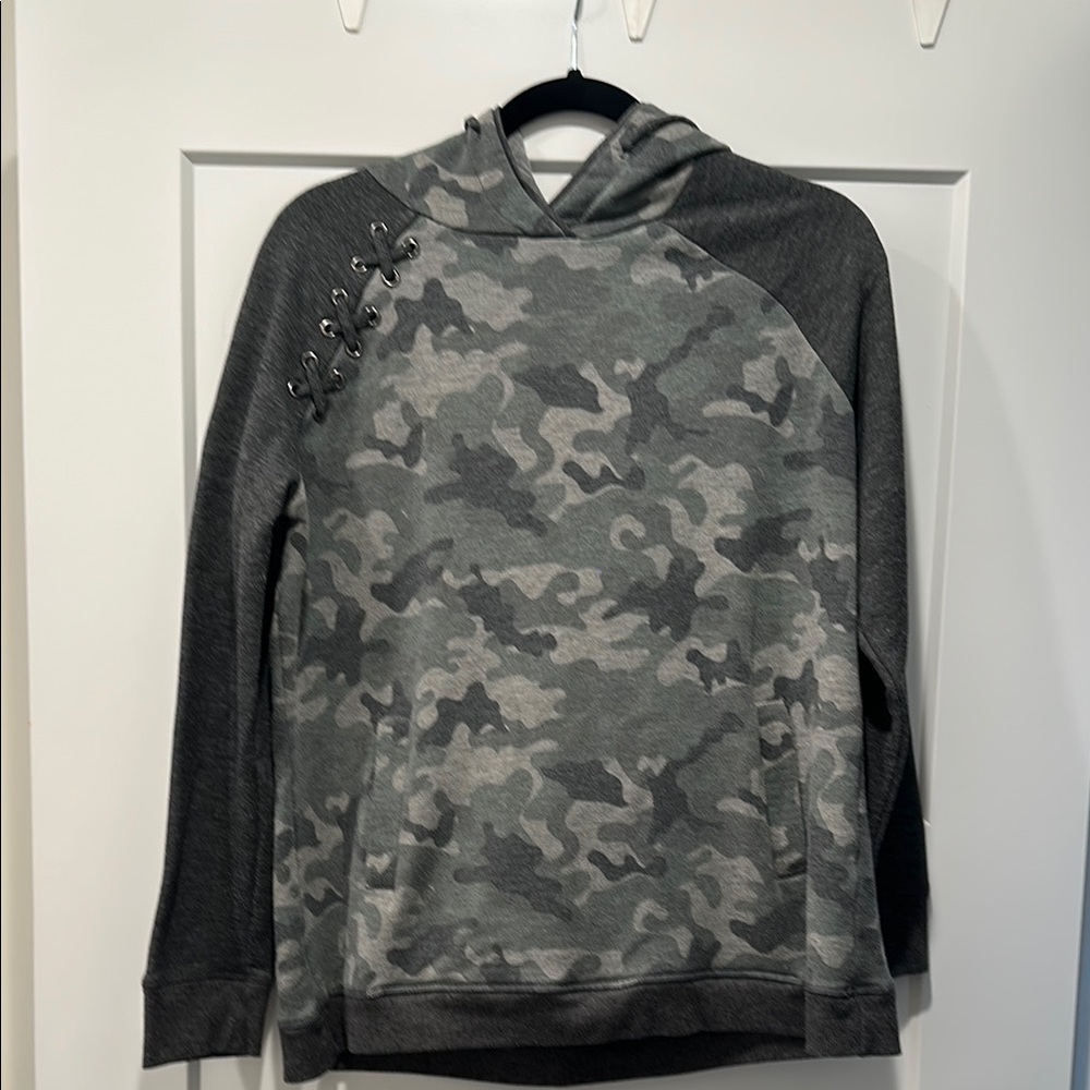 Women’s Camouflage Hoodie Sweater